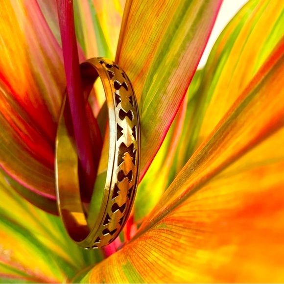 70’s Vintage Gold Tinged Brass Alloy Cutout Bracelet - Picture 4 of 17